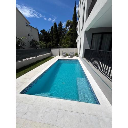Time&Joy apartment with private pool