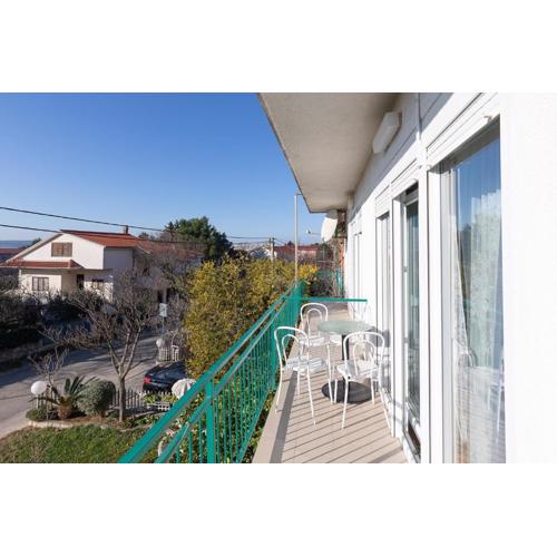 Tinka, Apartment No 12