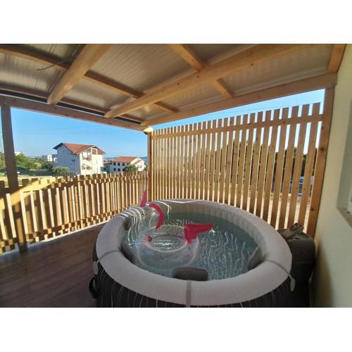 Tiny House Lily with jacuzzi