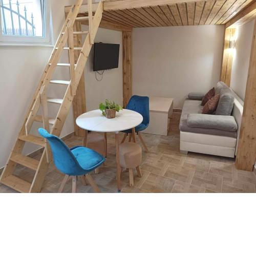 Tiny house under Valdštejn Castle