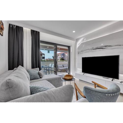 toDalmatia Seafront Apartment