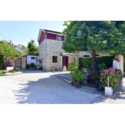 Tolle Wohnung in Zambratija mit Terrasse und Neben dem Strand