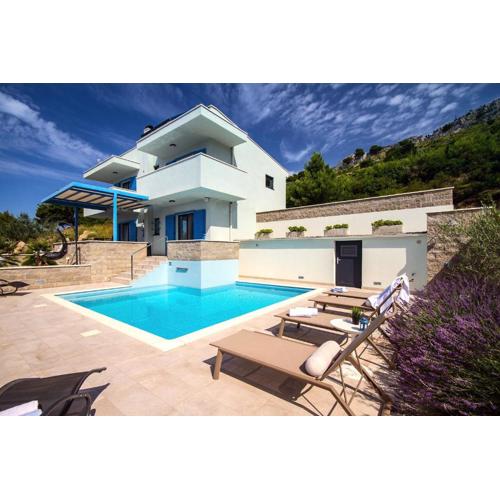 Tolles Ferienhaus In Duće Mit Offenem Kamin