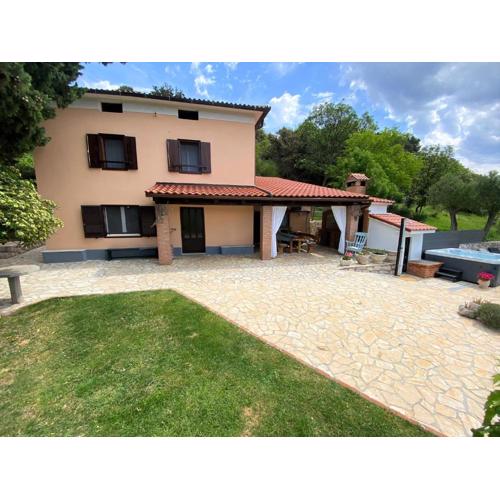 Tolles Ferienhaus In Supetarska Draga Mit Garten