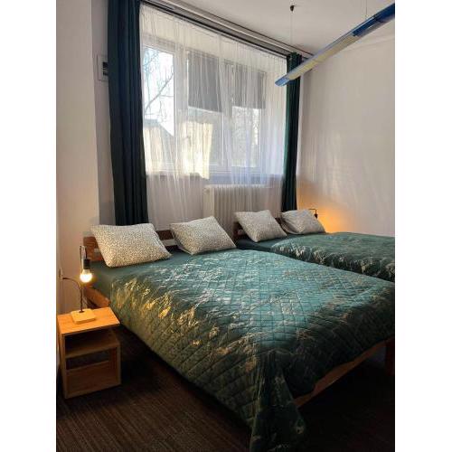 Tom Hostel