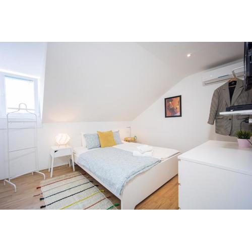 Top-Floor Apartment in Trogir Center