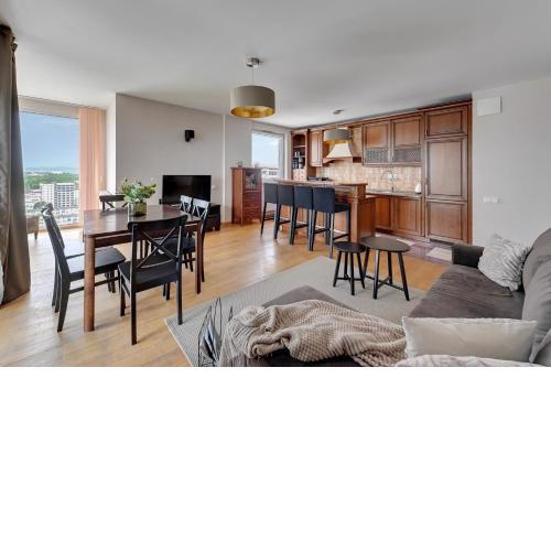 Top Floor z widokiem na morze by Downtown Apartments