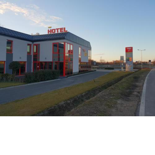 TOP HOTEL