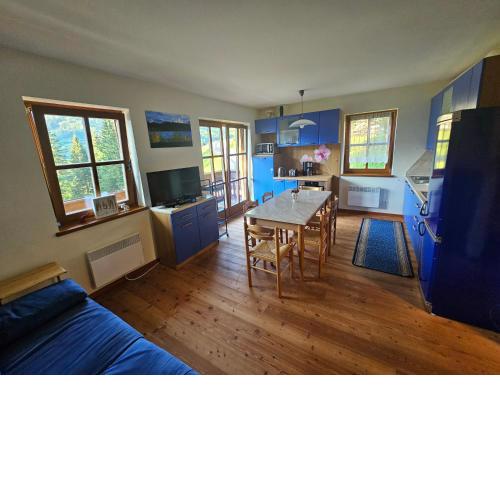 Top location ski-to-door two-bedroom apartment