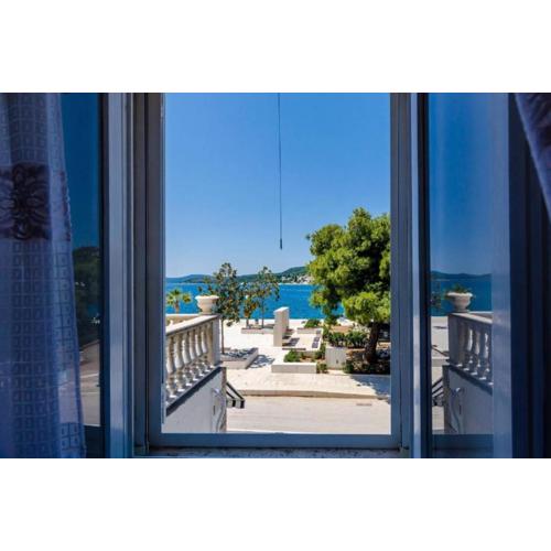 Top Location Three Bedroom Apartment