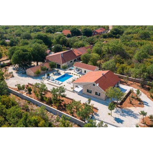 Tosic Estate - Villa, Vineyards and Winery