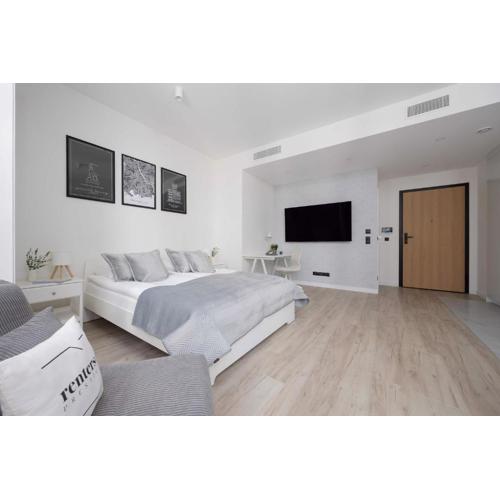 Towarowa Towers Studio with Parking & AC by Renters Prestige
