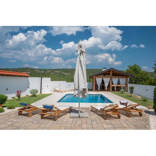 Traditional Comfort Casa Natura with 36m2 Pool
