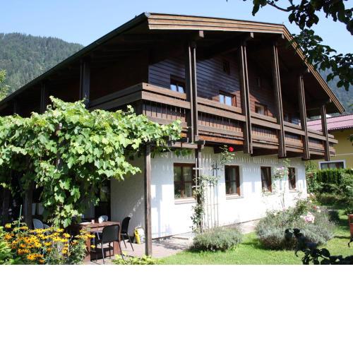 Traditional country house in Goldegg with sauna