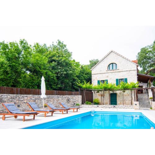 Traditional villa Juta for 8 people