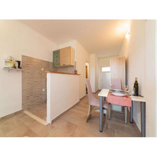 Tranquil and Stylish Apartment Kastel Novi - Studio Apartment with Garden