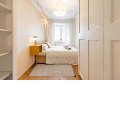 Tranquil Haven: Old Town Proximity