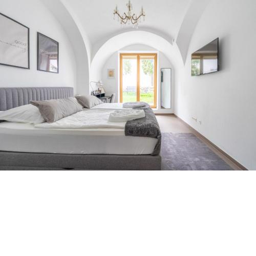 Tranquil Wachau Escape - 45m2 with Outdoor Terrace