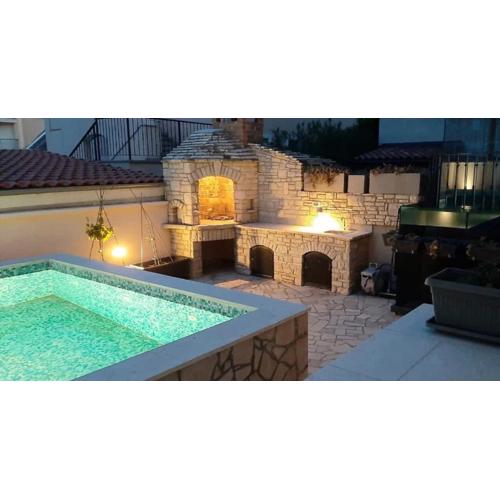Traumferienwohnung mit privatem Pool & gemütlicher Grillecke am Meer, Kroatien, Istrien, Liznjan bei Medulin - für Paare