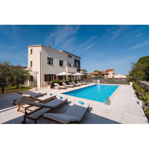 Traumhaftes Apartment nur 100 Meter zum Strand mit Jacuzzi, Meerblick, Salzwasserpool