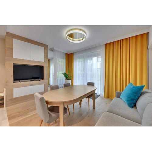 Tre Mare z ogrodem -By the sea by Grand Apartments