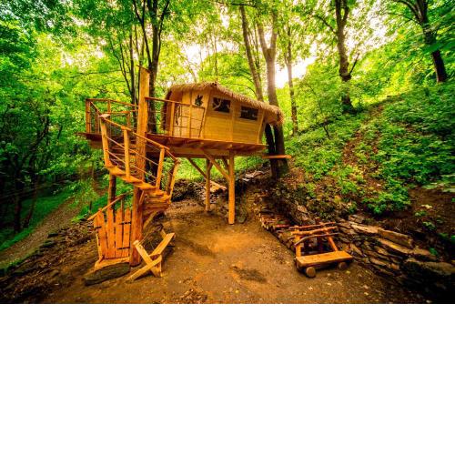 Treehouse pod Jestedem