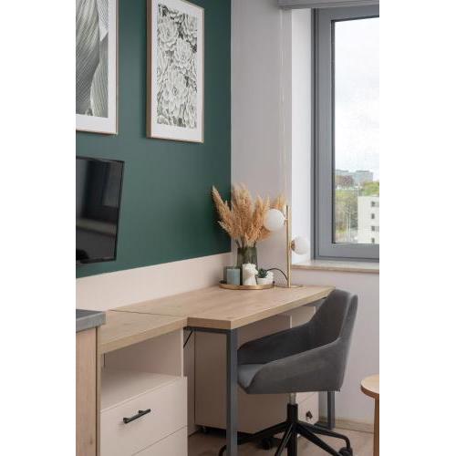 Trendy Studios with Home Office near Wrocław Main Station by Noclegi Renters