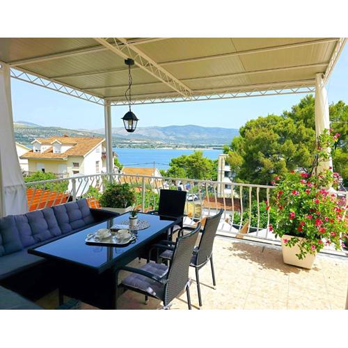 Treno, Luxurious Apartment with Jacuzzi and Sea-View