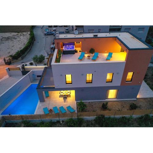 TROGIR - Villa City Gold with pool & whirpool