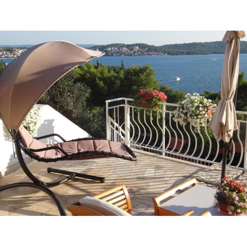 Trogir Yellow House