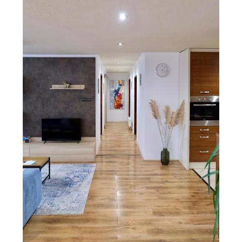 Trón Apartman 2