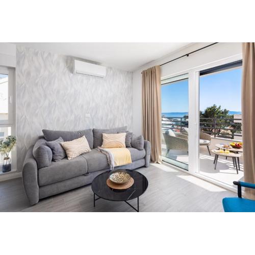 TT Apartment with sea view and private parking
