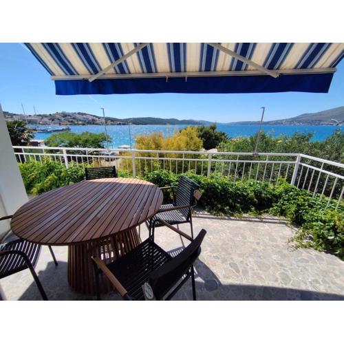 Tudija apartment3-West side place, 90m2, big terrace, beautiful beach front view