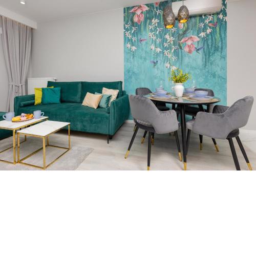 Turquoise Apartment Near the Royal Łazienki Warsaw by Noclegi Renters