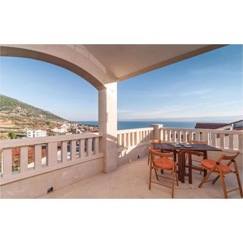 Two-Bedroom Apartment In Bol