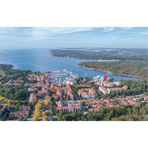 Two-Bedroom Apartment In Cervar Porat