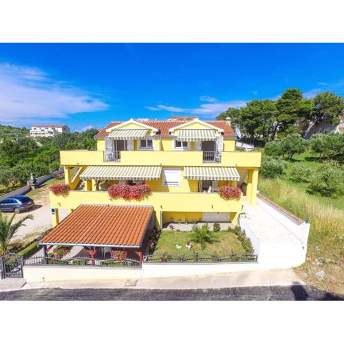 Two-Bedroom Apartment in Drage I