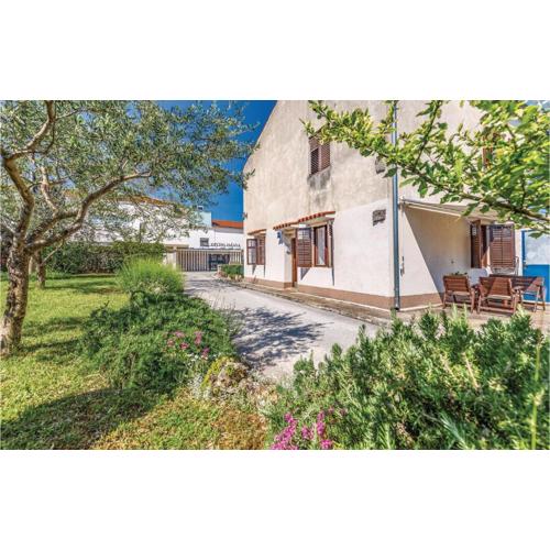 Two-Bedroom Apartment In Fazana