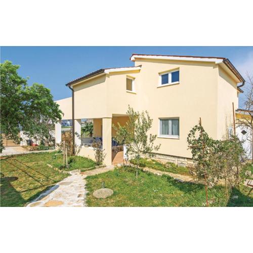 Two-Bedroom Apartment In Fazana