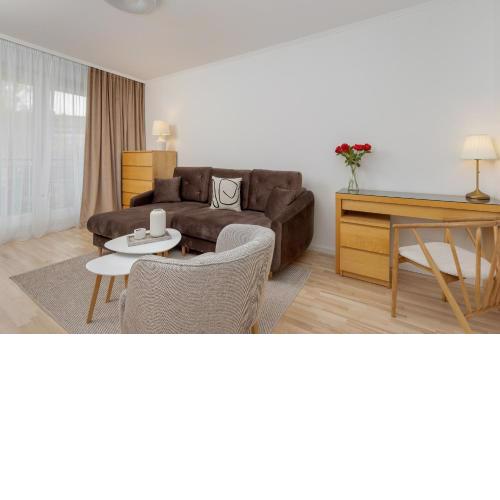 Two Bedroom Apartment in Gdańsk with Desk for Remote Work and Bathtub by Noclegi Renters