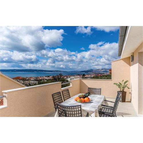 Two-Bedroom Apartment In Kastel Gomilica