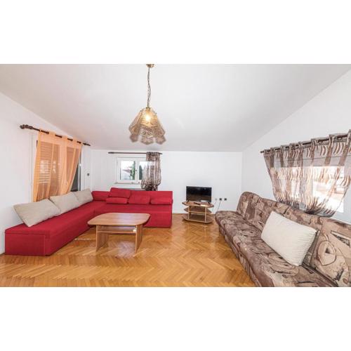 Two-Bedroom Apartment In Kastel Kambelovac