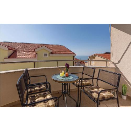 Two-Bedroom Apartment In Makarska
