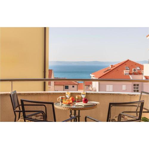 Two-Bedroom Apartment In Makarska