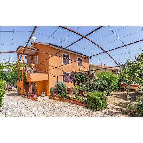 Two-Bedroom Apartment In Medulin