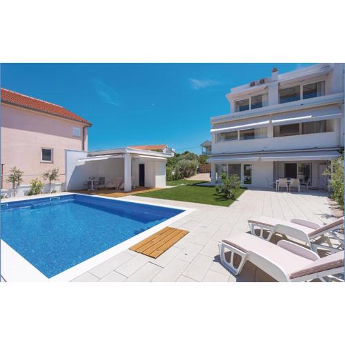 Two-Bedroom Apartment In Murter