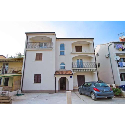 Two-Bedroom Apartment in Novigrad IV