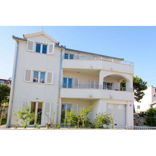 Two-Bedroom Apartment in Okrug Gornji III