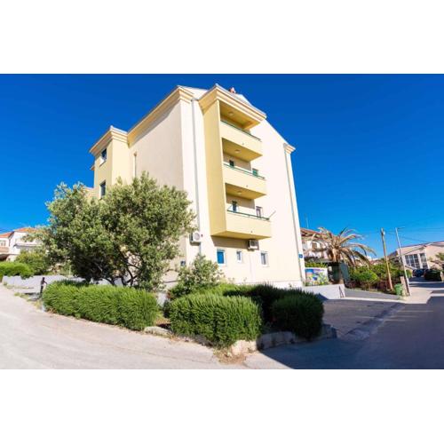 Two-Bedroom Apartment in Okrug Gornji V