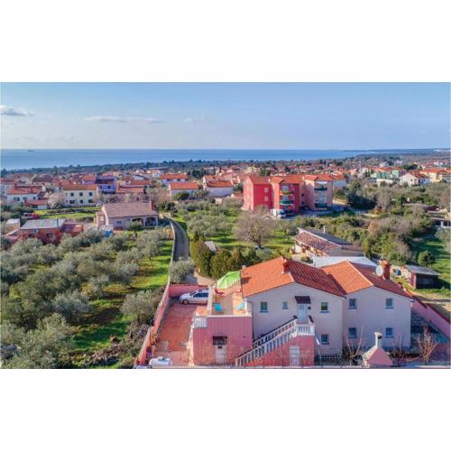 Two-Bedroom Apartment In Peroj